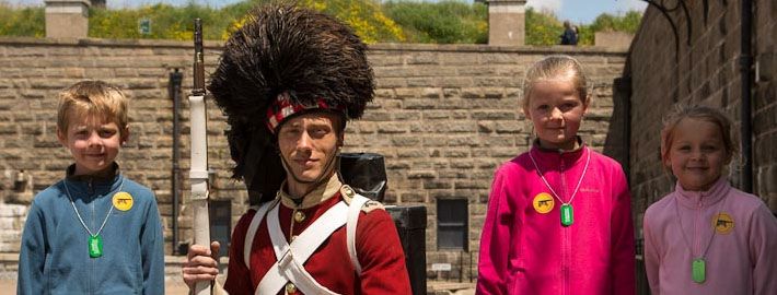 Alexandre, Juliette et Alice à la Citadelle d'Halifax.