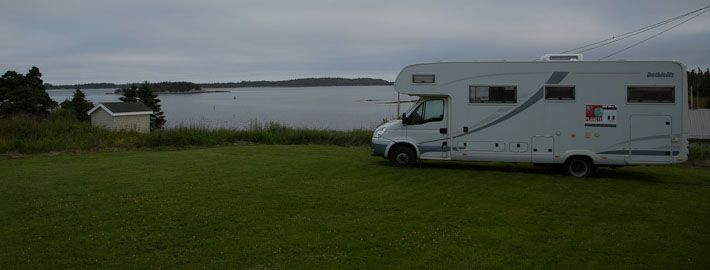 Premier bivouac au Canada dans le jardin de notre pêcheur.